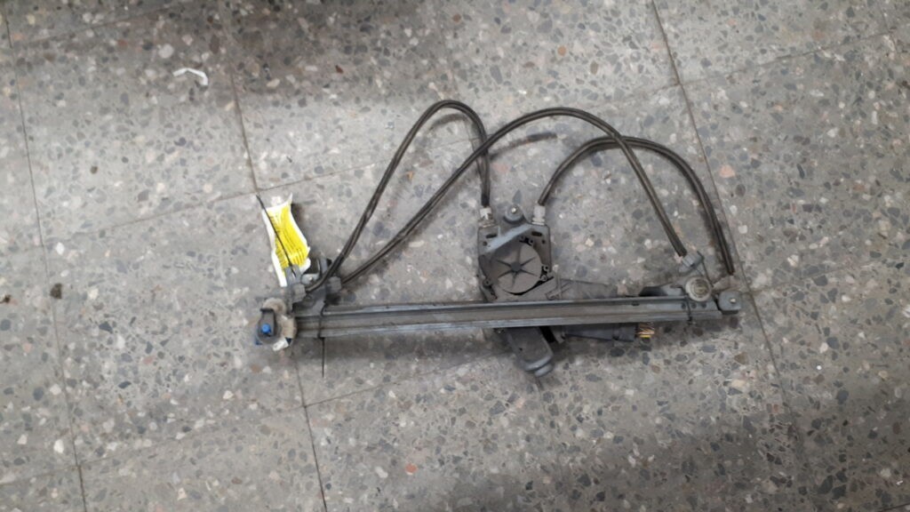 116094 Mechanizm szyby prawy przod Ford Espace IV