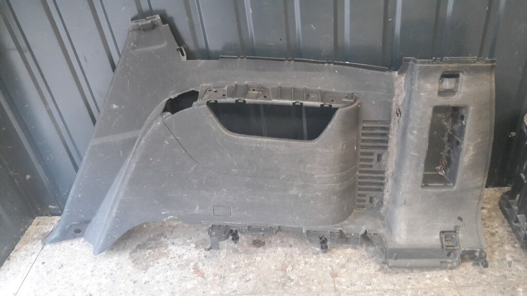 9682360577 tapicerka bagażnika prawy tył C4 Grand Picasso