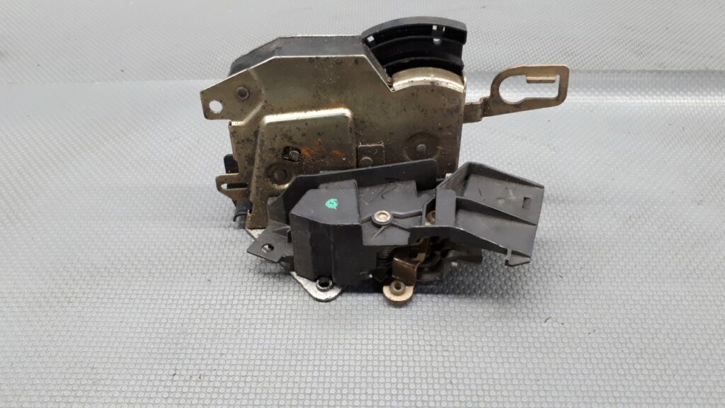 81980389 Zamek drzwi prawy przod BMW E36