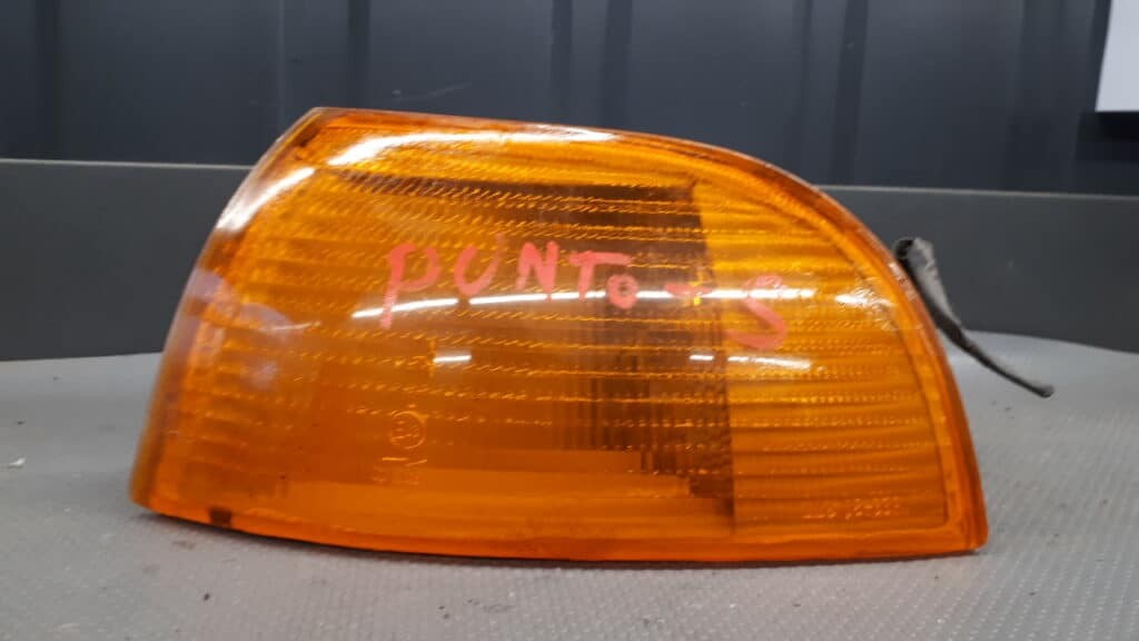 18-3394B Kierunkowskaz FIAT PUNTO TYC