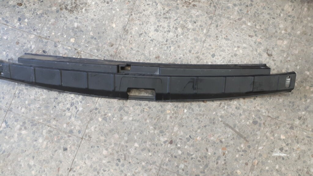 4816997 Osłona klapy bagażnika SAAB 95 KOMBI