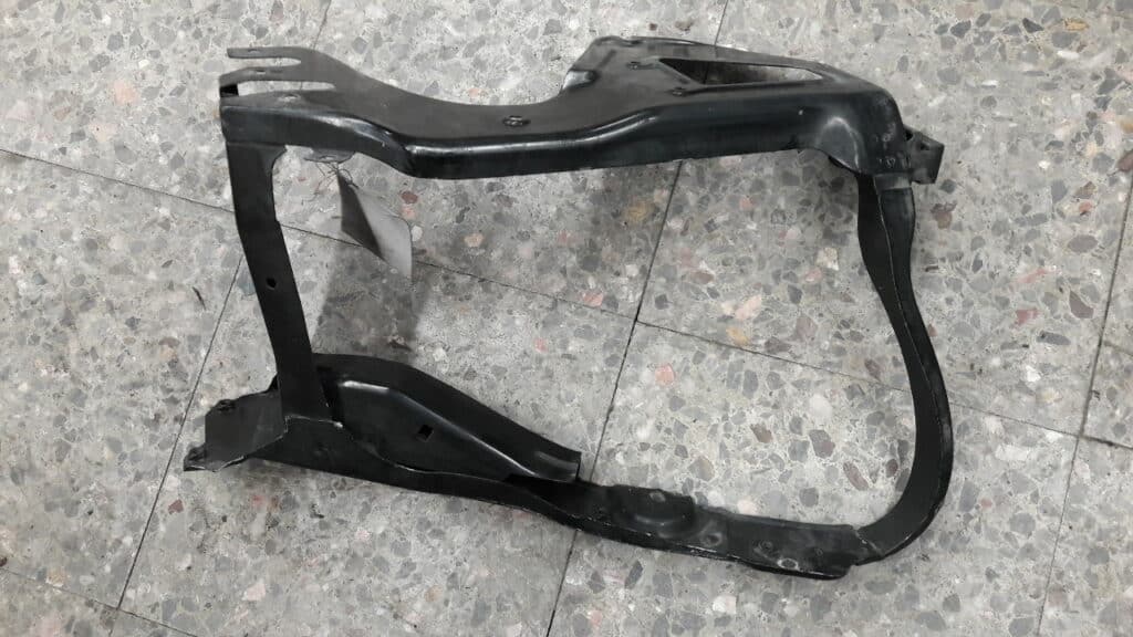 mocowanie reflektora lewe Mercedes W220