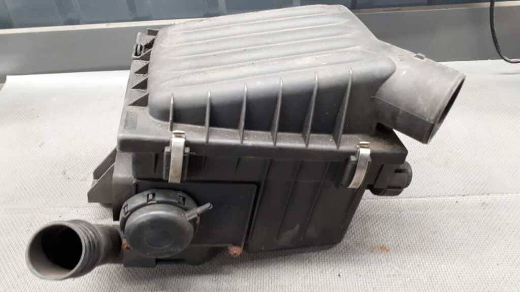 90528176 Obudowa filtra powietrza Opel Corsa B 1,4 93-97r
