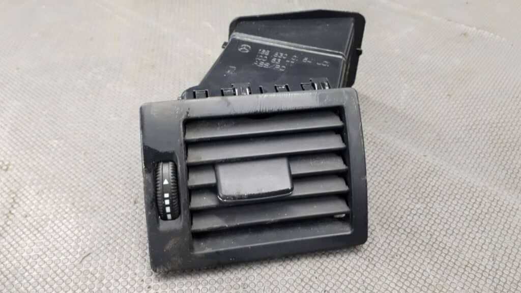 1698300154 Kratka nawiewu Mercedes W245 W169