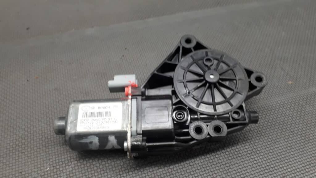 82450-2R000 Silniczek szyb lewy przod Hyundai I30 1.6CRDI