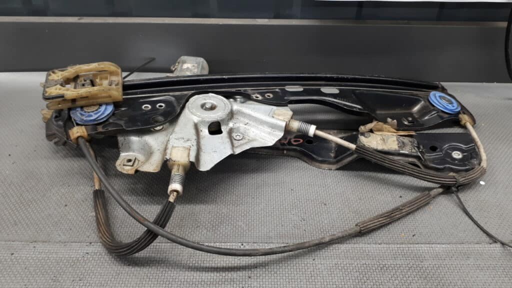 915368103 Mechanizm szyby prawy przód Opel Astra J