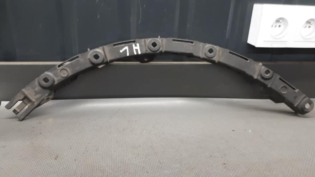 8Z0853861a Ślizg zderzaka lewy tył Audi A2 01r