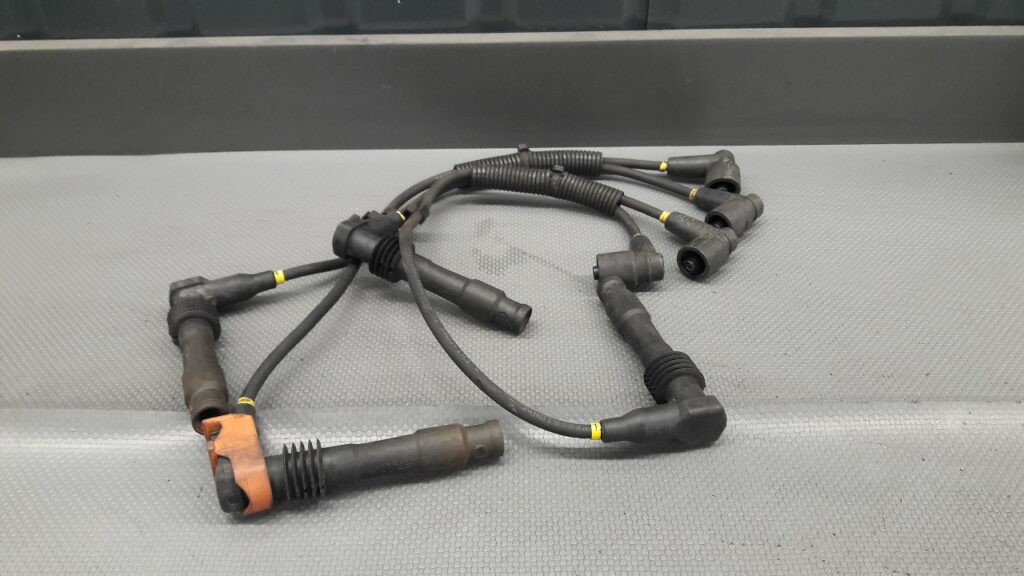 0890300016 przewody zaplonowe Opel Tigra Vectra B 1.8