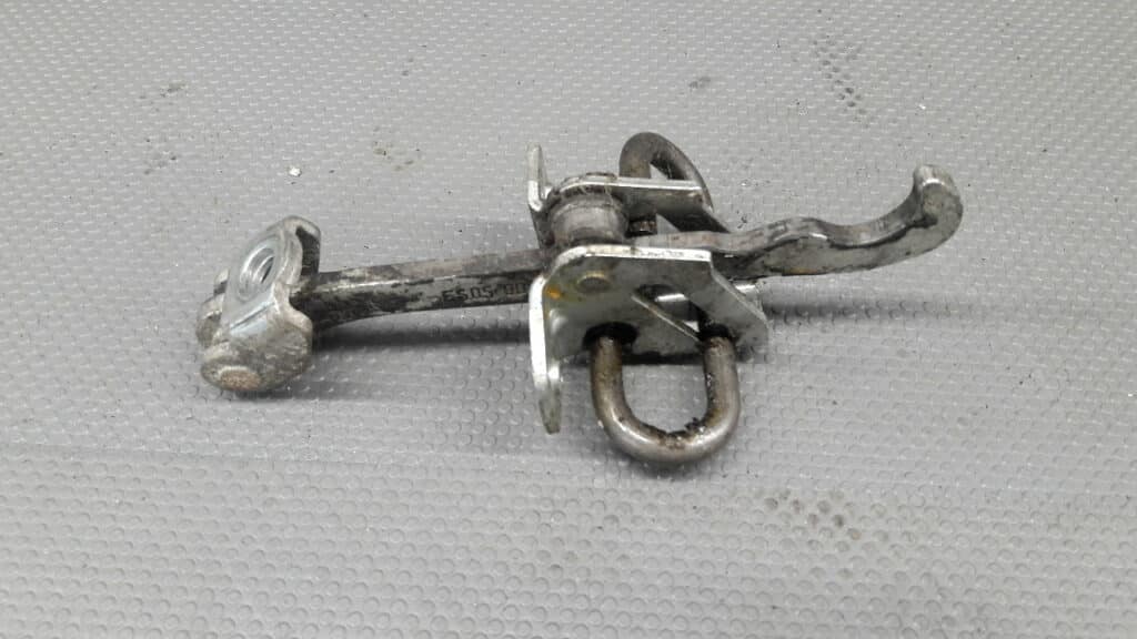 24413388 Ogranicznik drzwi prawy przód OPEL CORSA C 5D