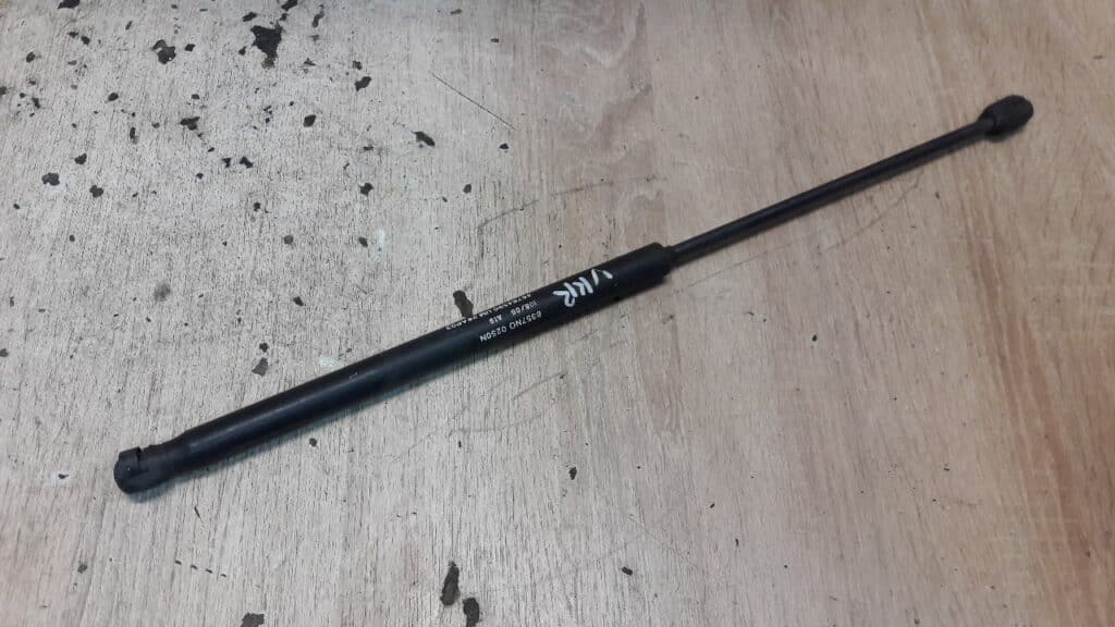 46784590 Silownik maski Fiat Stilo HB 5D