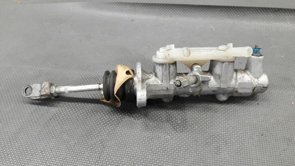 Pompa hamulcowa Lexus RX400H 03-08r 3,3