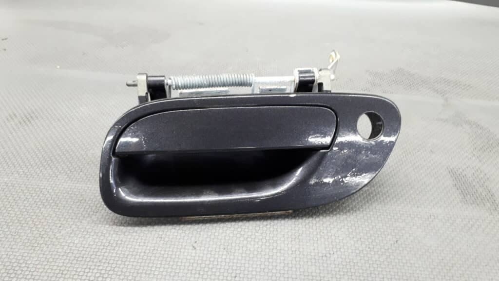 9159639 Klamka drzwi lewy przod Volvo S60 szara