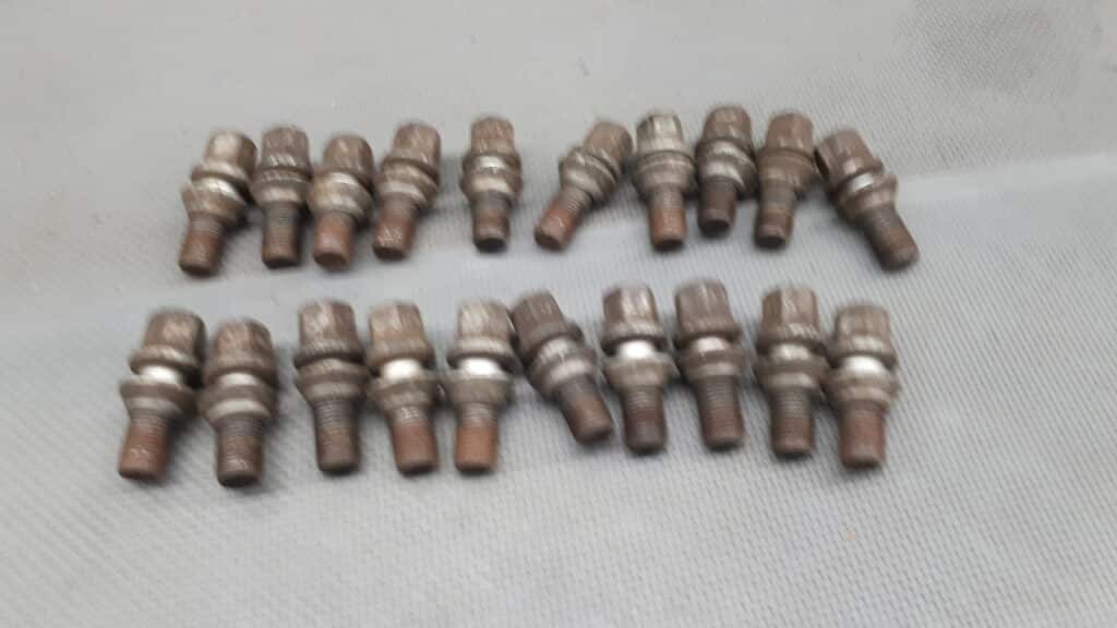 Sroby do kol Peugeot 807 56MM NA KLUCZ 17