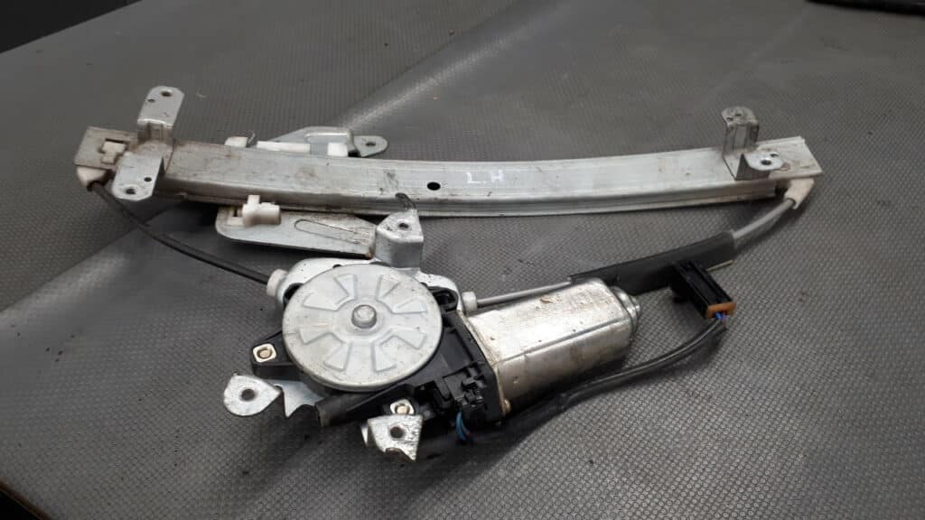 82731 mechanizm szyby lewy tył  Nissan Almera