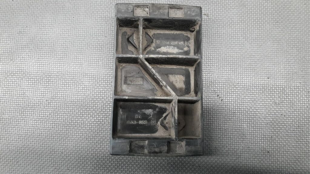 1408800330 ślizg zderzaka tył W140 Lift