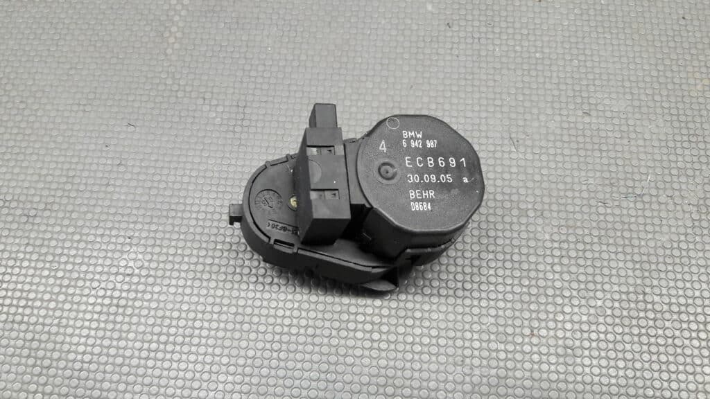 6942987 silniczek nagrzewnicy nawiewu BMW E60
