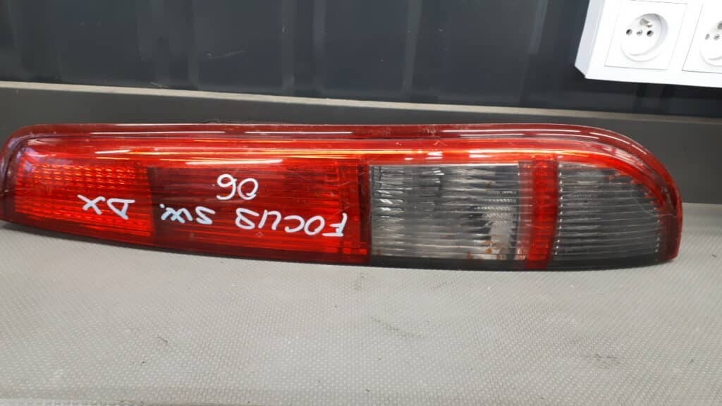 4M51-13404-F Lampa prawy tyl Ford Focus MK2 KOMBI