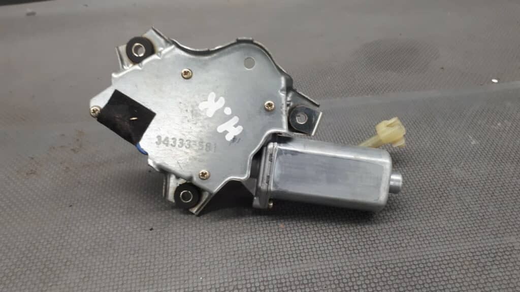 34333-581 Silniczek wycieraczki tyl Mazda 626 GF