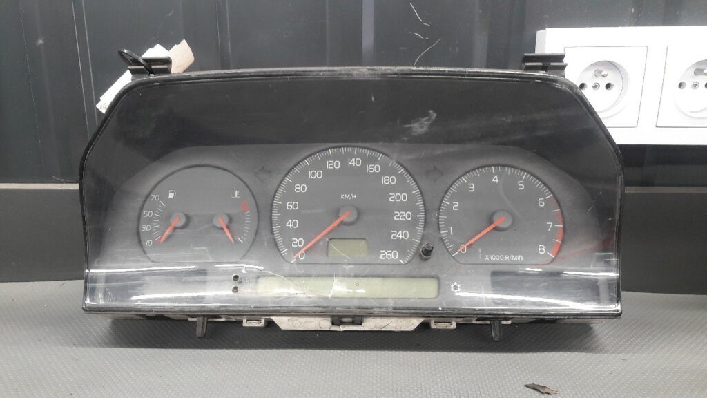 9148926 Licznik Volvo V70 S70 2,5 Benzyna 98r