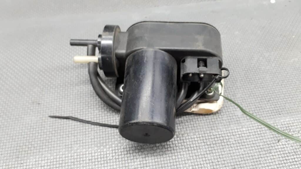 1273226 Pompa tempomatu Volvo 960 S60 V70 HELLA