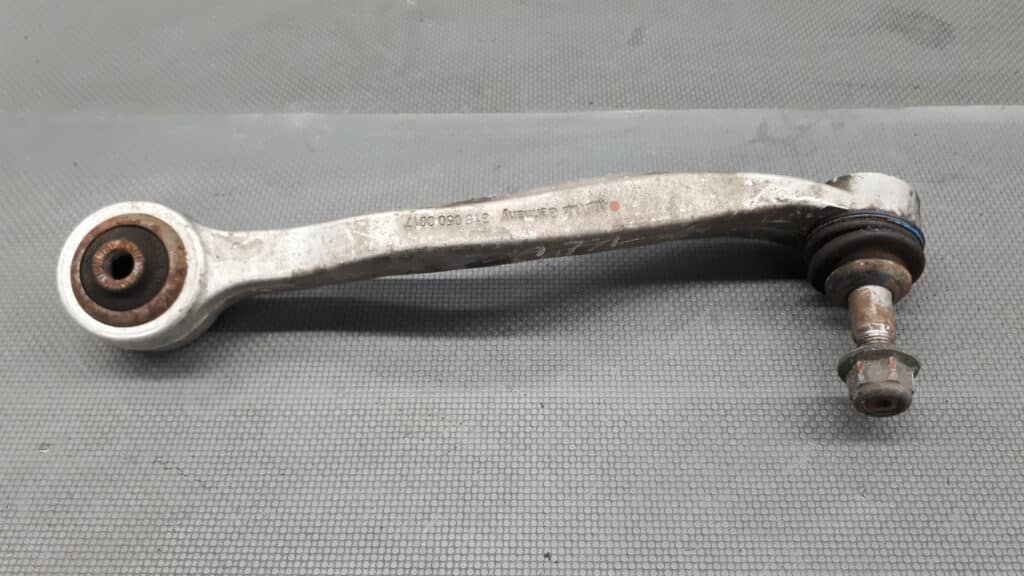 3160500017 Wahacz lewy przod dolny BMW E61