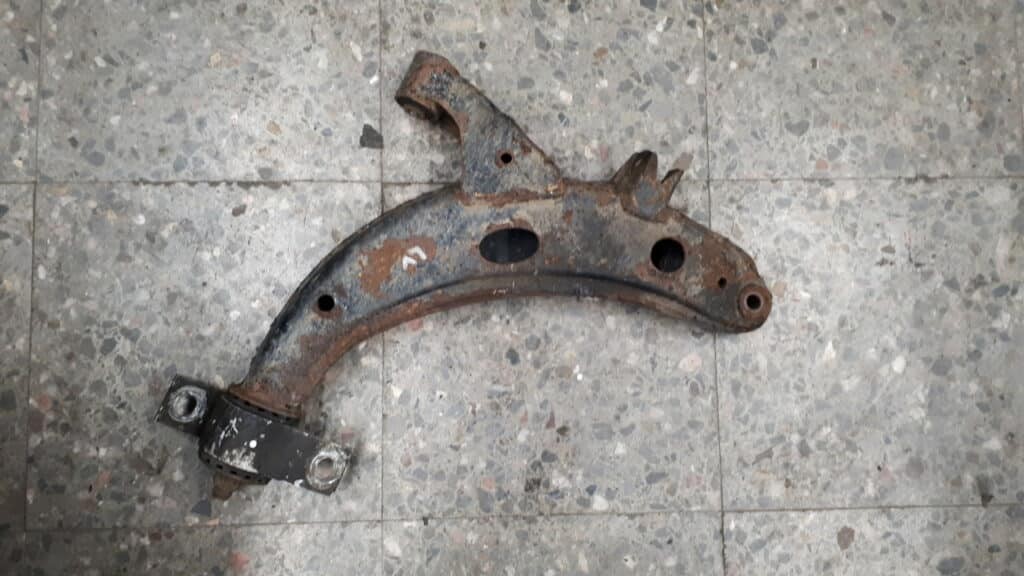 Wahacz lewy przód Subaru Impreza 01-07r 2.0 1.6