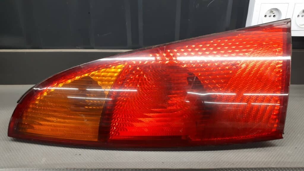 Lampa lewa FORD FOCUS MK1 HB