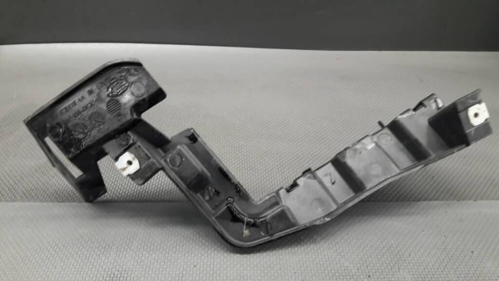 CK5217B918AA slizg mocowanie zderzaka prawy tyl Range Rover L405