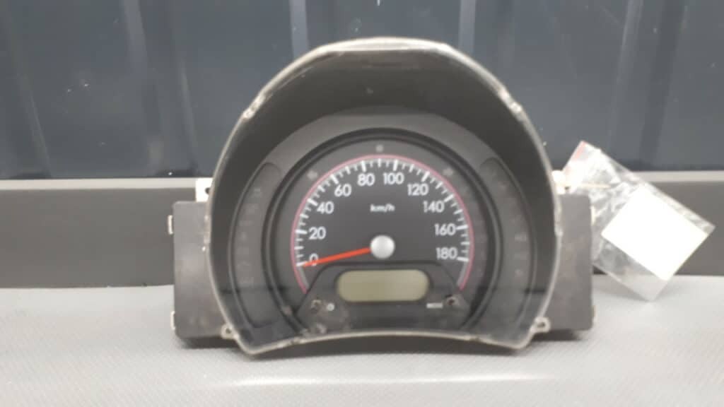 Licznik Nissan Pixo 1.0 09r