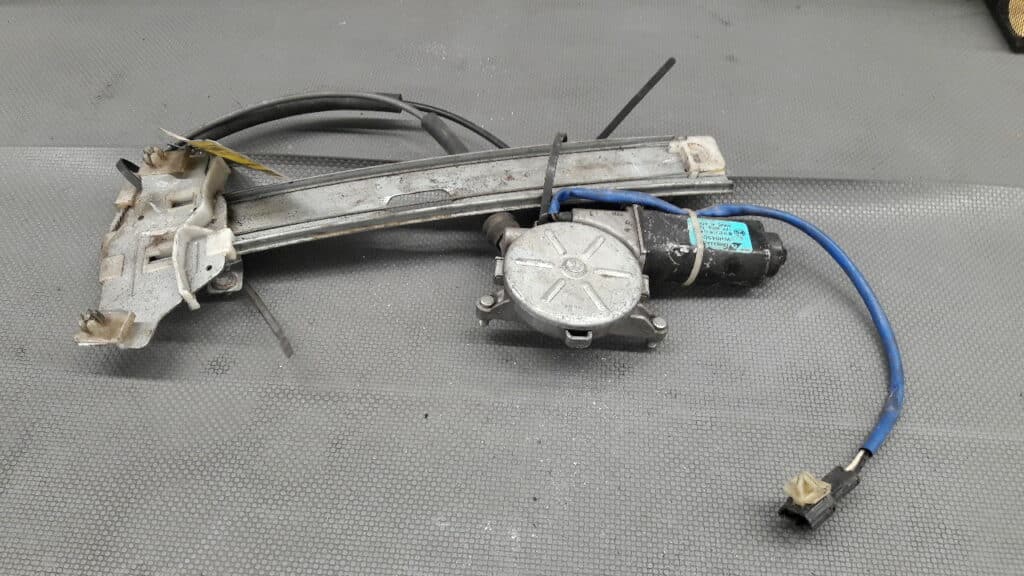 WH045DO Mechanizm szyby prawy tył Kia Shuma I