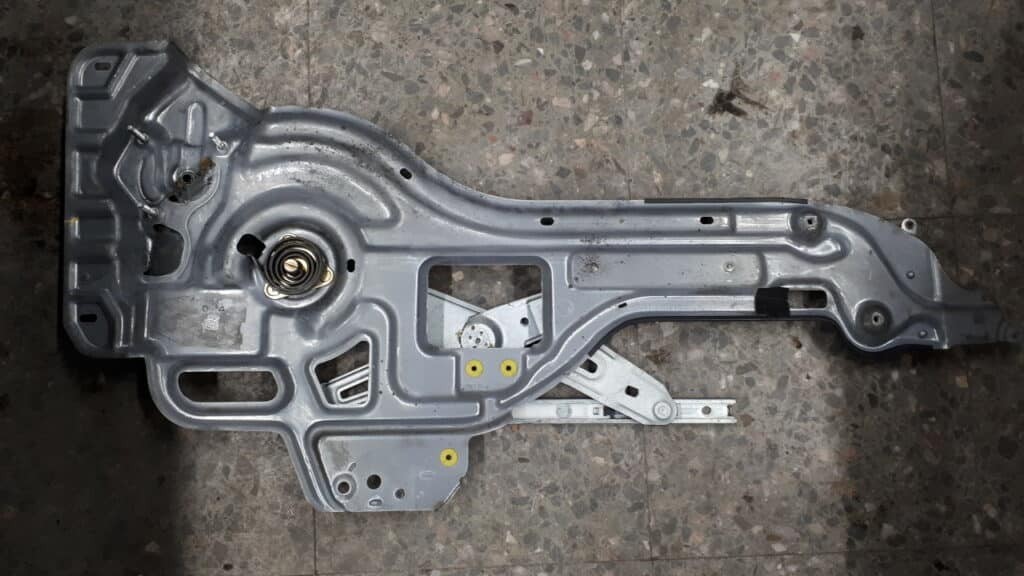 Mechanizm szyby lew tył Hyundai Trajet 00-08r