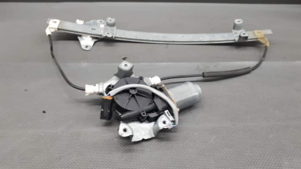 114725 Mechanizm szyby lewy przod Nissan Almera N16