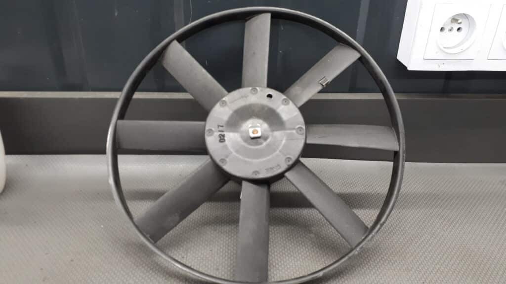 9140183 wentylator chłodnicy Smart Fortwo MC01 03-07r 0.7