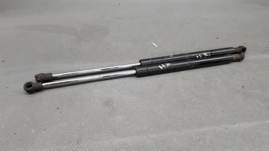Silowniki klapy baganika Toyota Auris II