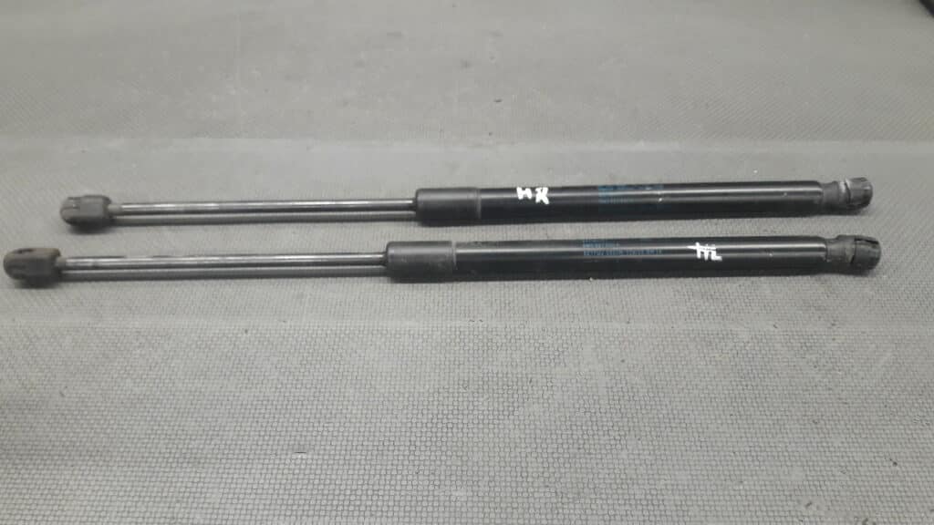 5M0827550A silownik klapy bagaznika KOMPLET GOLF V PLUS