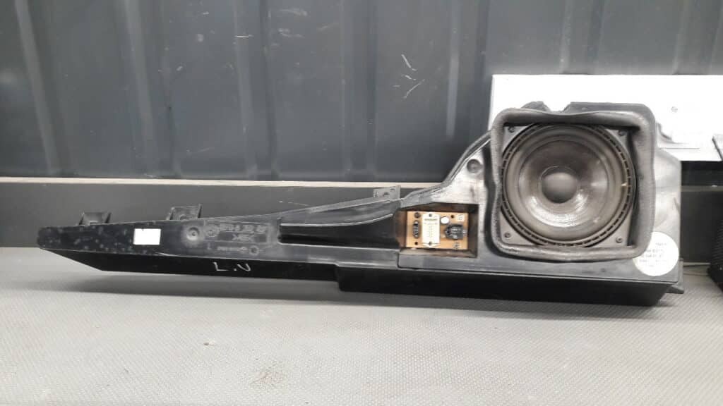 8371235 Głośnik drzwi lewy Hifi System BMW E39