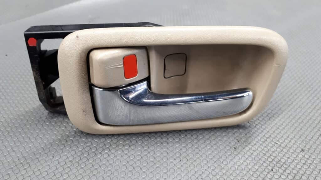 69206-30150 klamka wewnętrzna lewy przód Toyota Raw 4