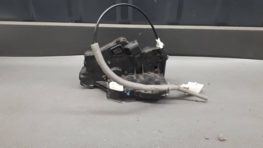 7011246HTR Zamek drzwi prawy tyl BMW E46 7PIN