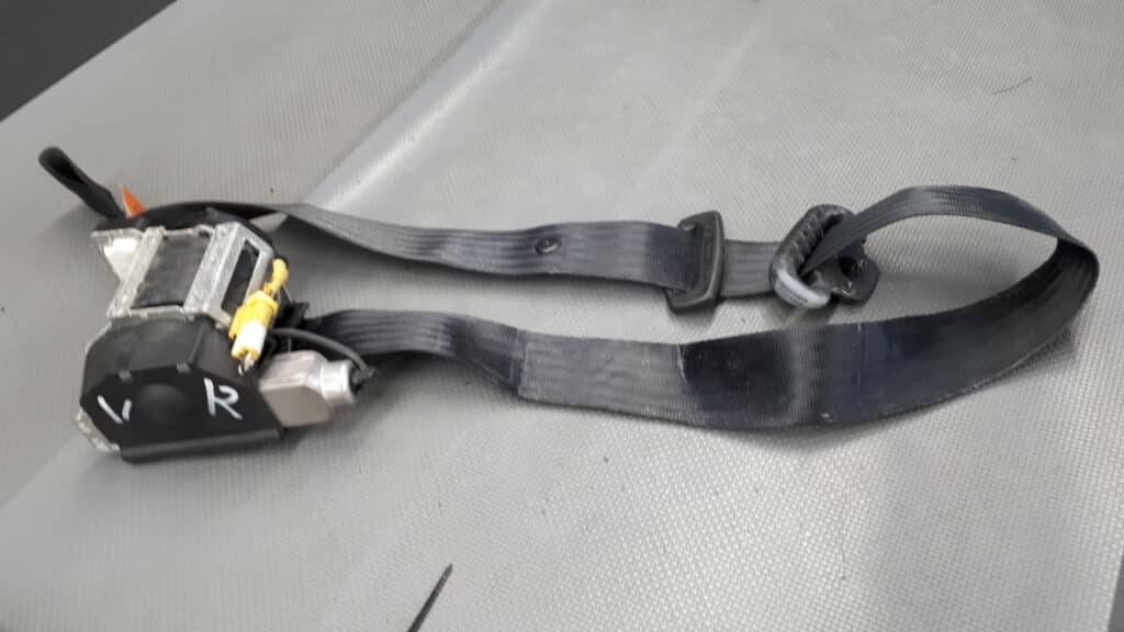 Pas bezpieczeństwa prawy przód alfa Romeo 147