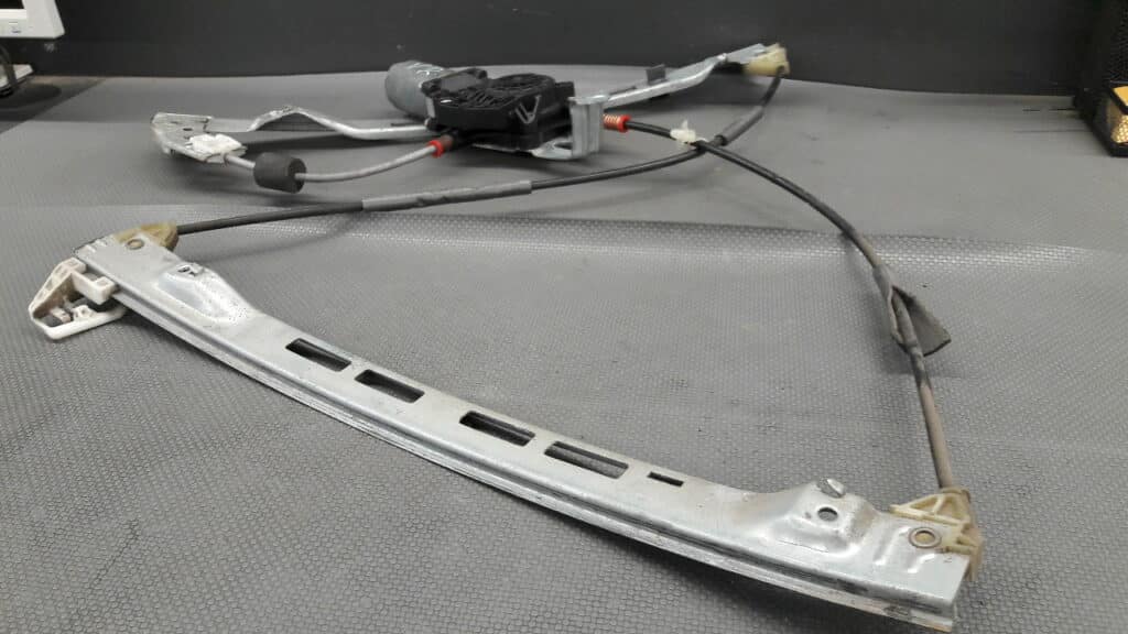 Mechanizm szyby prawy przód Peugeot 206 Kombi 5D