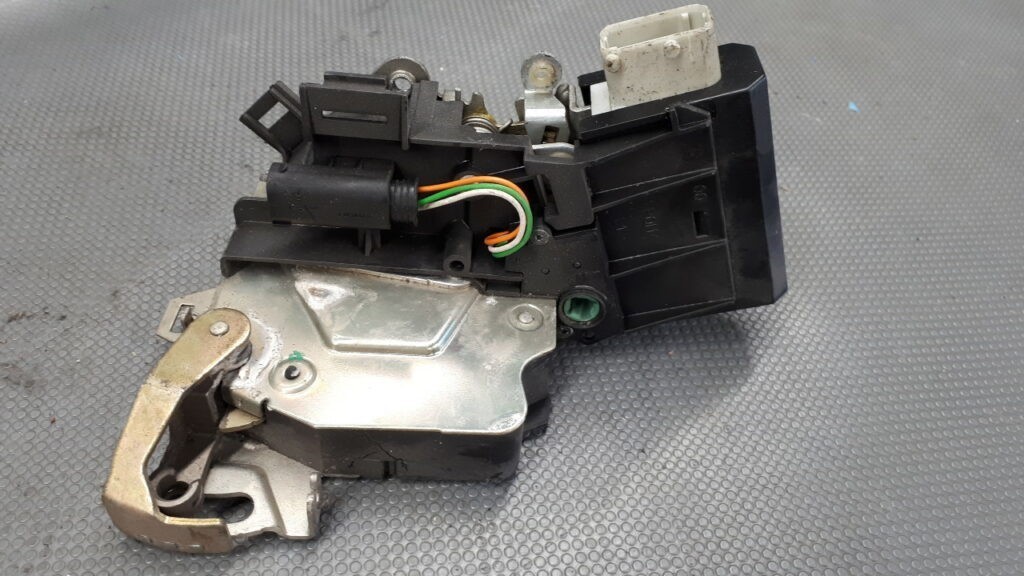 406.207/5/1 zamek drzwi prawy przód BMW E39 1999r