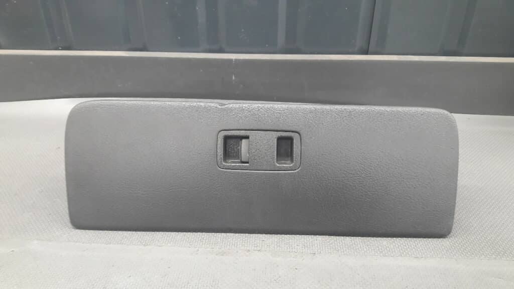 OK53A64330 schowek KIA CARNIVAL I 06 r
