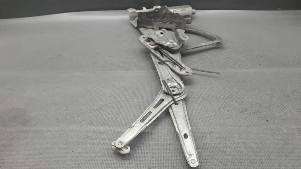 90521875 mechanizm szyby lewy przod OPEL ASTRA G 02r