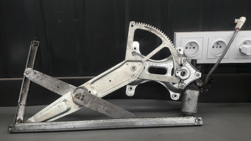 85720-53020 Mechanizm szyby prawy przód Lexus IS 200