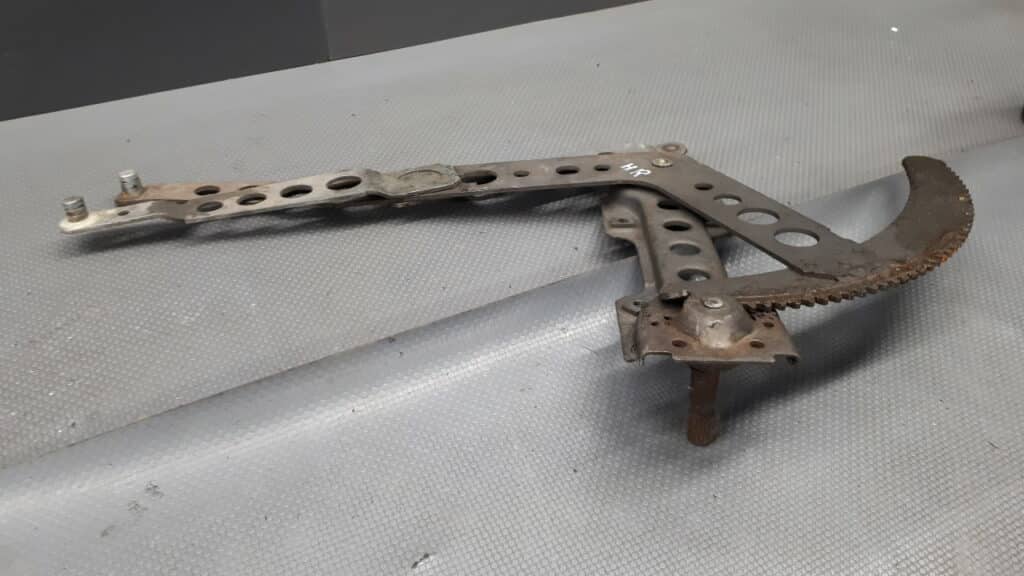 Mechanizm szyby prawy tył Volvo 244GL