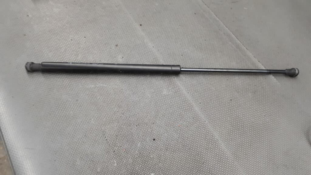 9628059280 Siłownik maski Citroen C5
