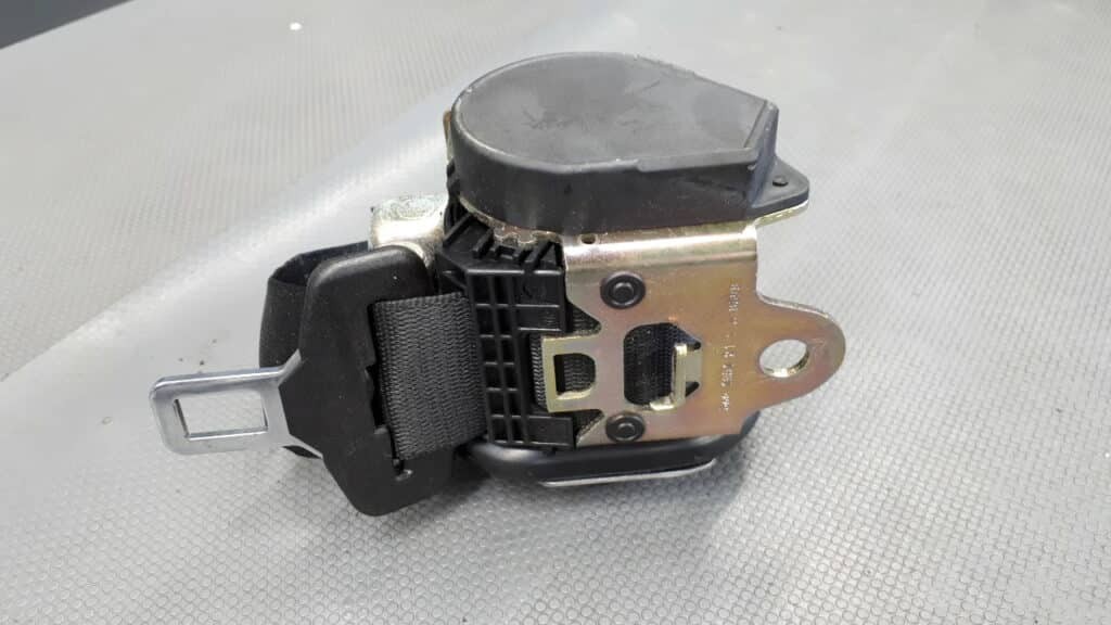 566185121C pas bezpieczeństwa prawy tył Mercedes A Klasa W168