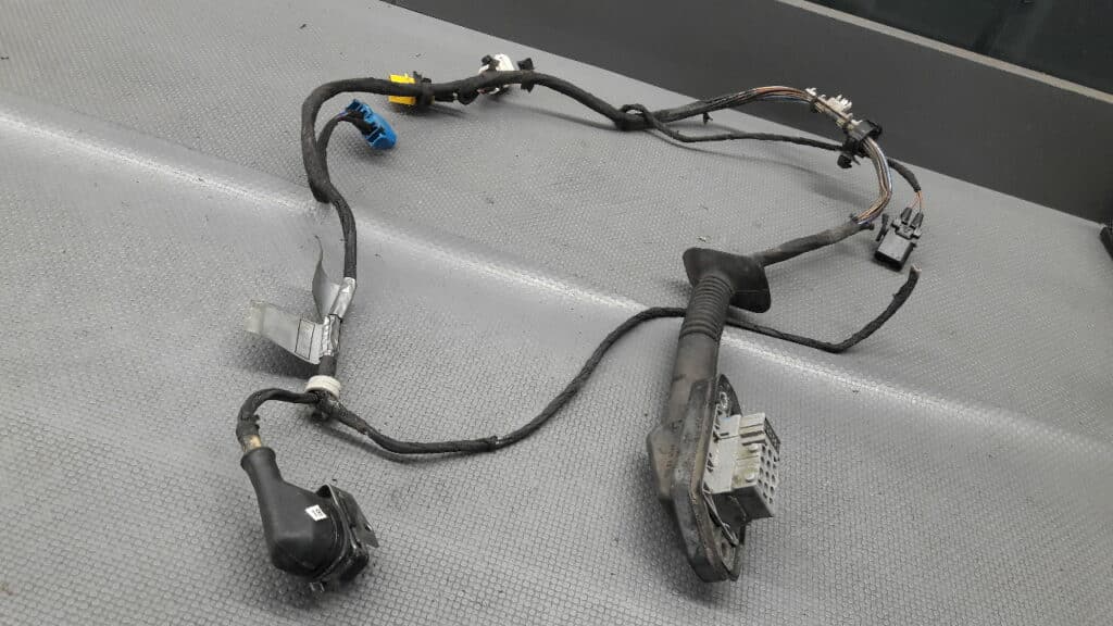 1378147 wiązka drzwi lewy tył BMW E32