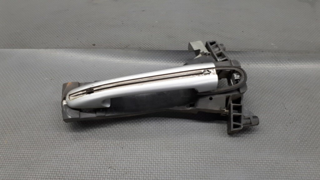 Klamka prawy przod Mercedes W168