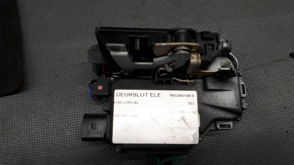 6x1837014c zamek drzwi prawy pzód VW Golf IV 8 pin
